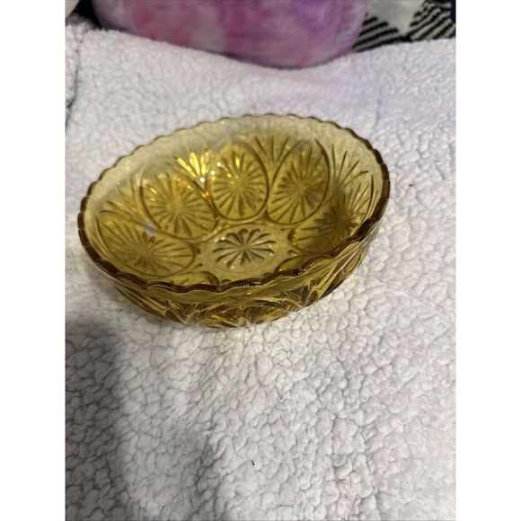 VINTAGE AMBER GLASS DISH BOWL - FLOWER PETAL DESIGN WITH SCALLOPED EDGE - Picture 1 of 4